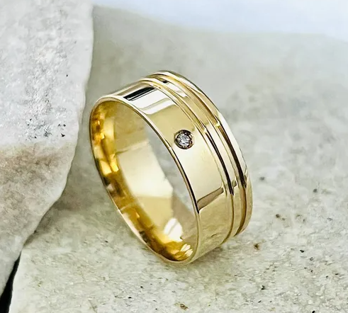 Par de alianças 8 mm Modelo Reta 2 Frisos + 1 Pedra