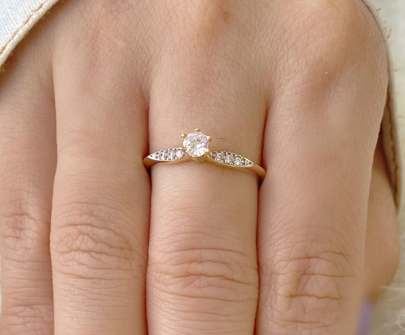 Anel Solitário Cravejado